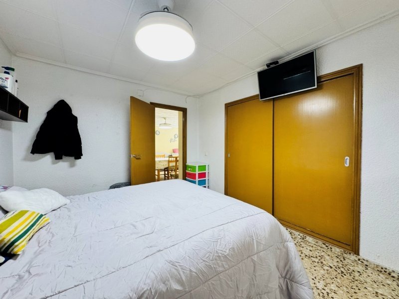 Großzügige Erdgeschoss-Wohnung mit 3 Schlafzimmern und 2 Bädern nur einen Katzensprung vom Strand