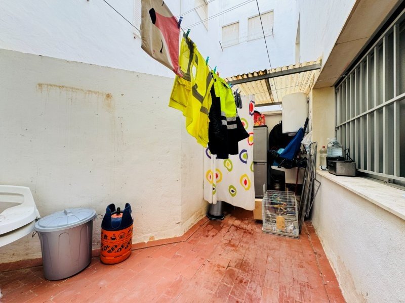 Großzügige Erdgeschoss-Wohnung mit 3 Schlafzimmern und 2 Bädern nur einen Katzensprung vom Strand
