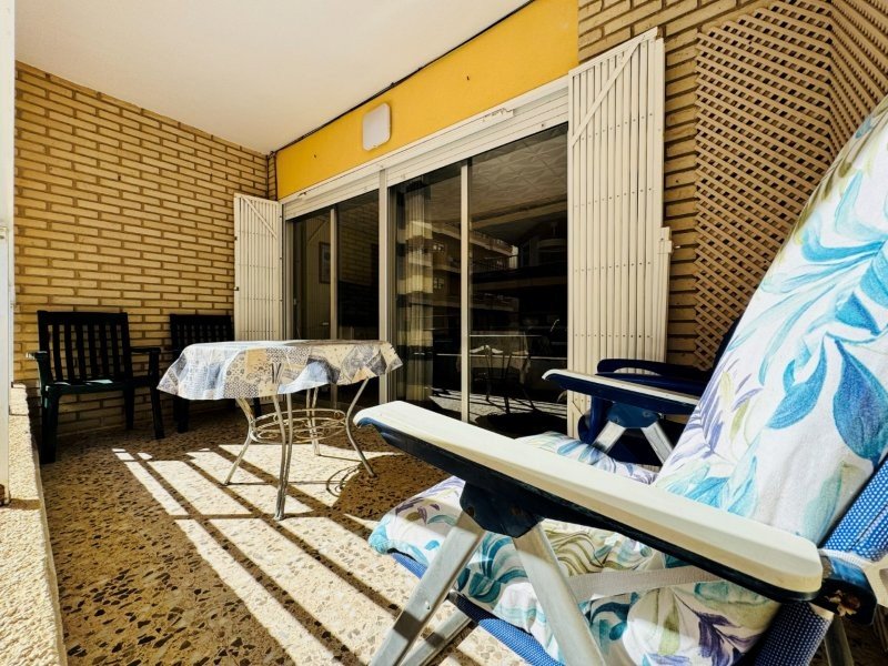 Großzügige Erdgeschoss-Wohnung mit 3 Schlafzimmern und 2 Bädern nur einen Katzensprung vom Strand