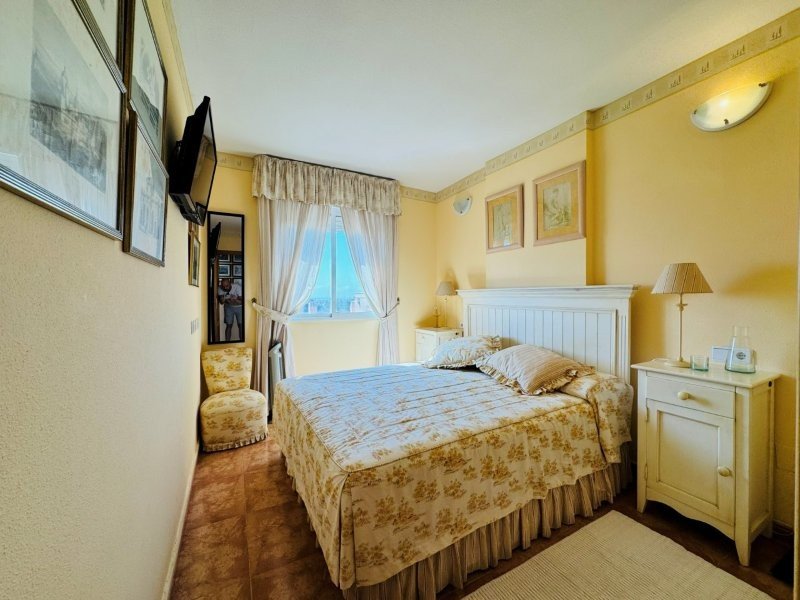 Appartement mit 2 Schlafzimmern, 1 Bad, überdachtem Kzf-Stellplatz, Gemeinschaftspool und Meerblick