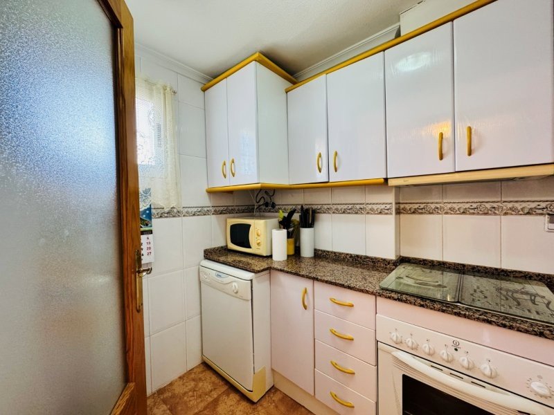 Appartement mit 2 Schlafzimmern, 1 Bad, überdachtem Kzf-Stellplatz, Gemeinschaftspool und Meerblick