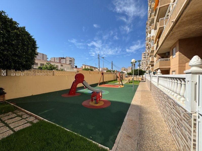 Appartement mit 2 Schlafzimmern, 1 Bad, überdachtem Kzf-Stellplatz, Gemeinschaftspool und Meerblick