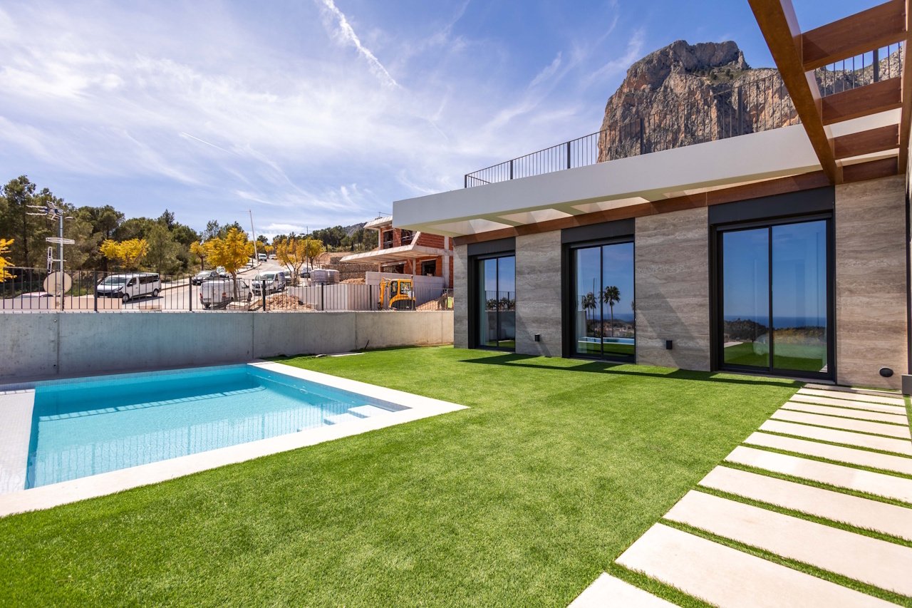 Eingeschossige Villen mit 3 Schlafzimmern, 2 Bädern, optionaler Dachterrasse, Klimaanlage, Meerblick, Kfz-Stellplatz und Privatpool