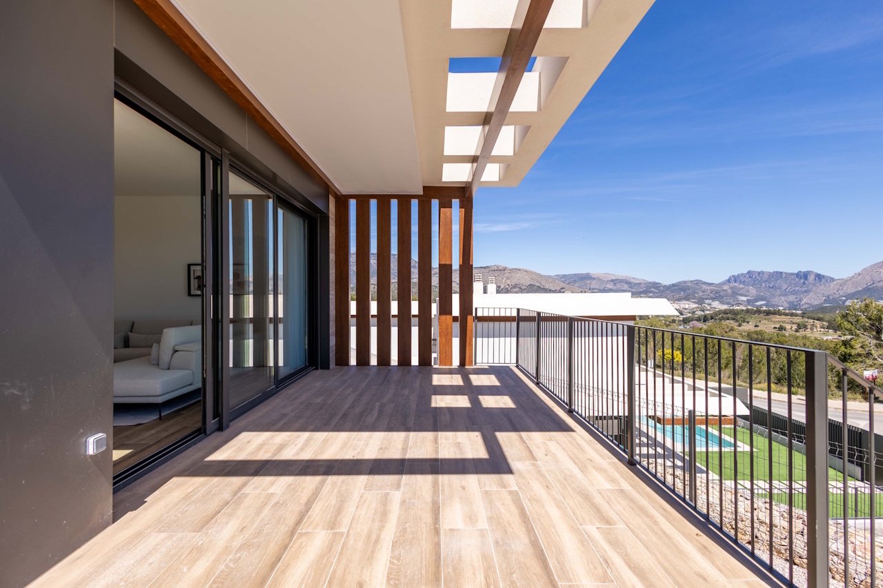 Eingeschossige Villen mit 3 Schlafzimmern, 2 Bädern, optionaler Dachterrasse, Klimaanlage, Meerblick, Kfz-Stellplatz und Privatpool
