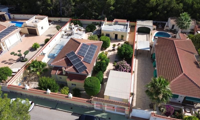 Wunderschönes Anwesen in El Pinar de Campoverde mit Haupthaus, Gästehaus, Garage und Privatpool