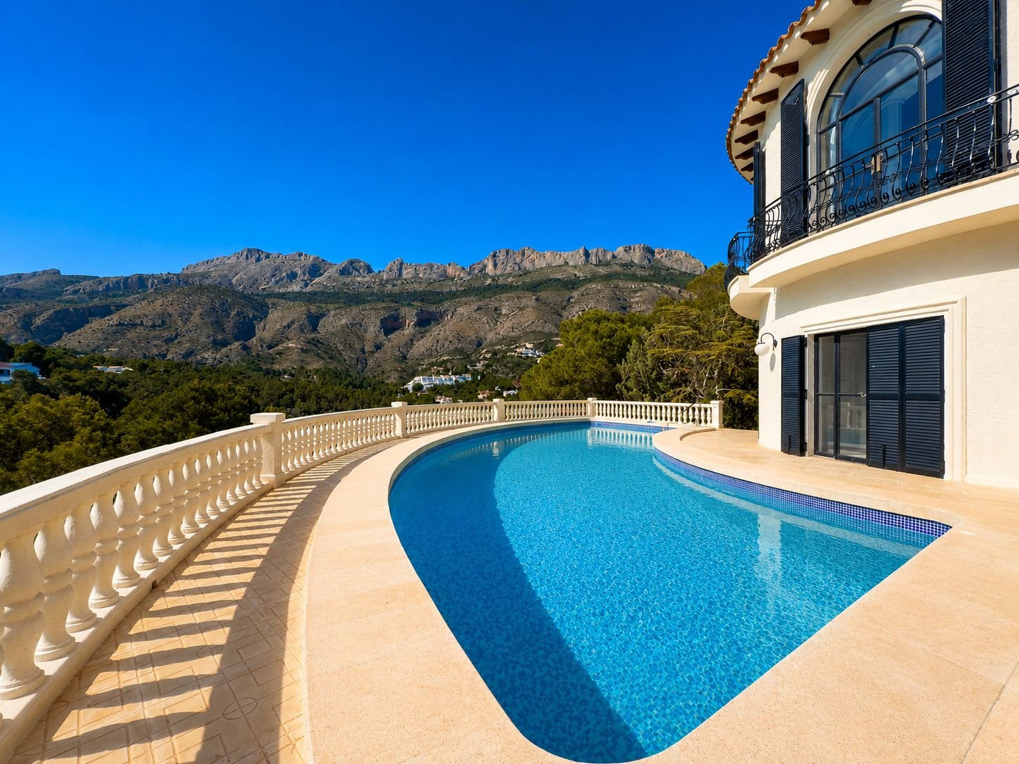 Außergewöhnliche Luxusvilla mit Panoramablick in hervorragender Lage in der Nähe des Golfplatzes von Altea