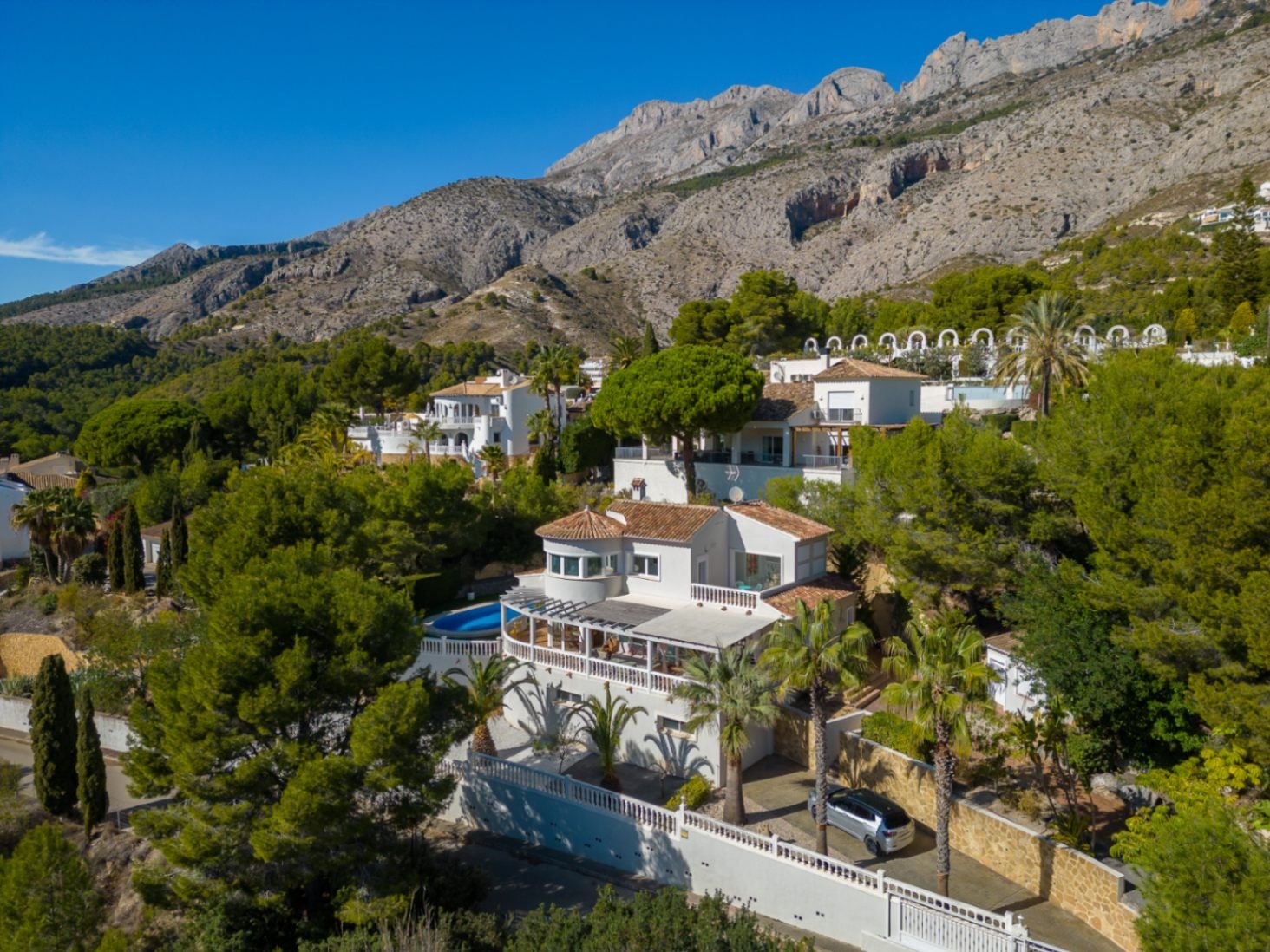 Villa in mediterranem Stil mit beheiztem Pool und viel Privatsphäre in der Nähe des Golfplatzes von Altea