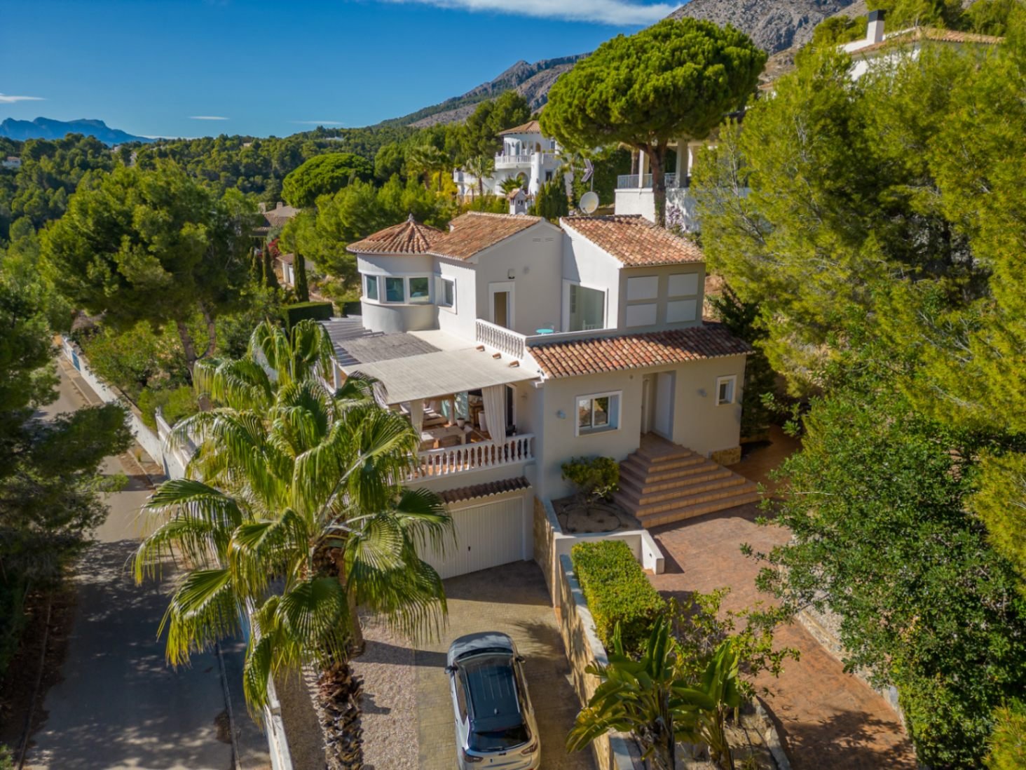 Villa in mediterranem Stil mit beheiztem Pool und viel Privatsphäre in der Nähe des Golfplatzes von Altea