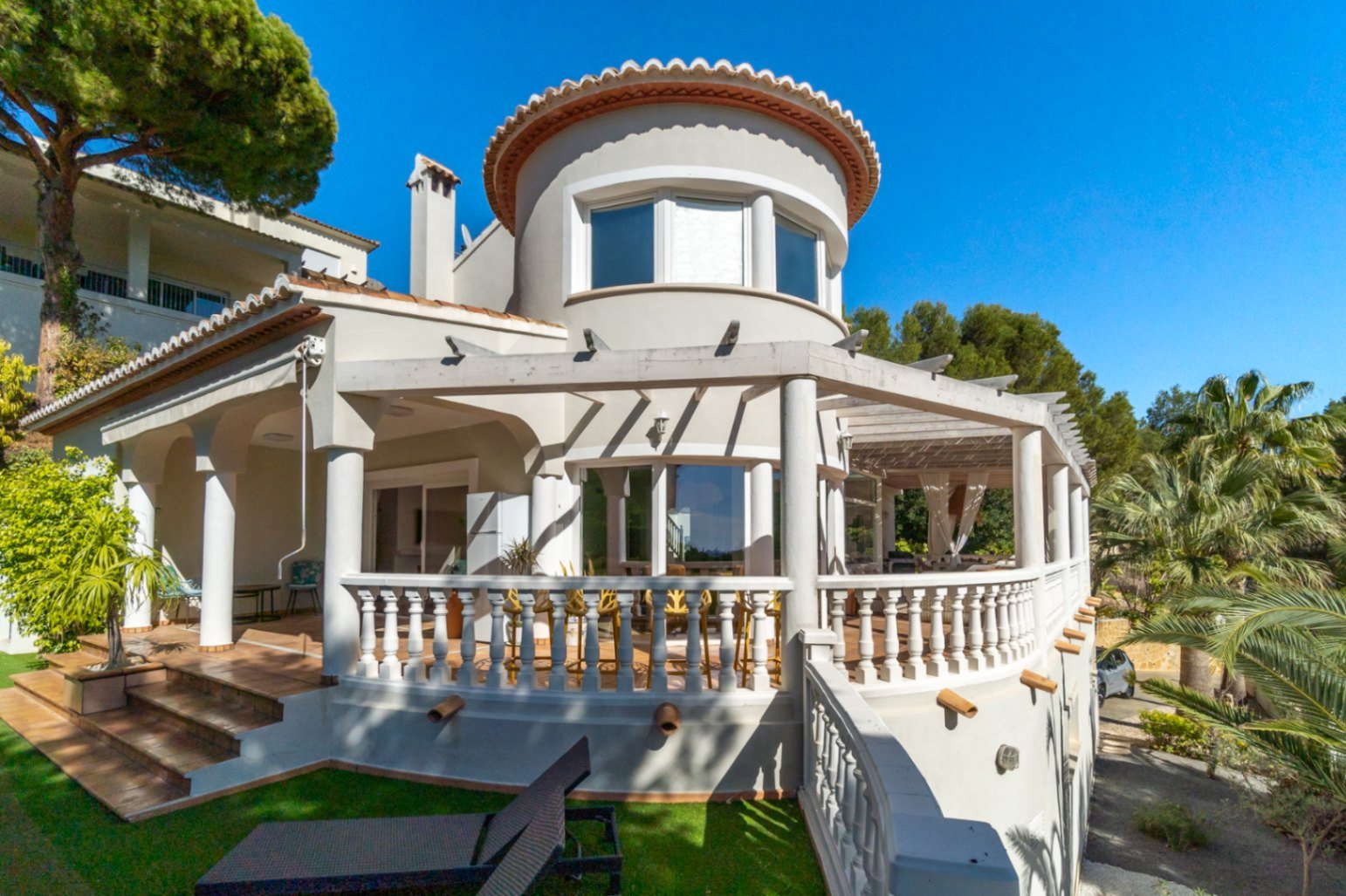 Villa in mediterranem Stil mit beheiztem Pool und viel Privatsphäre in der Nähe des Golfplatzes von Altea
