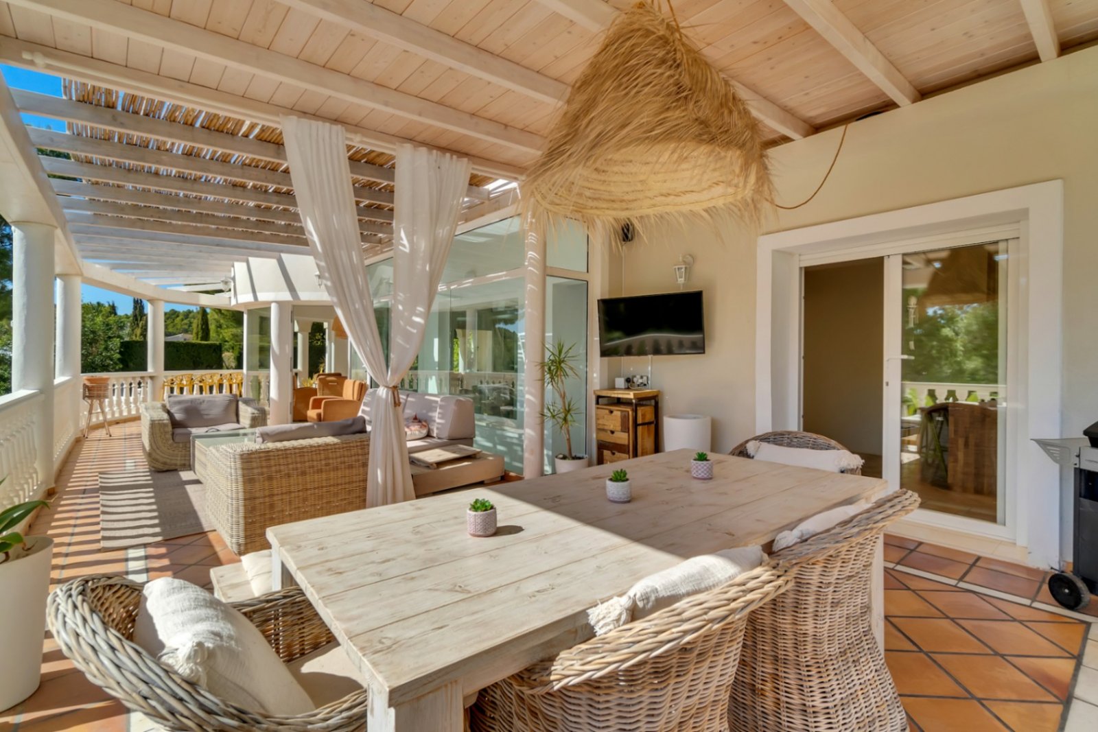 Villa in mediterranem Stil mit beheiztem Pool und viel Privatsphäre in der Nähe des Golfplatzes von Altea