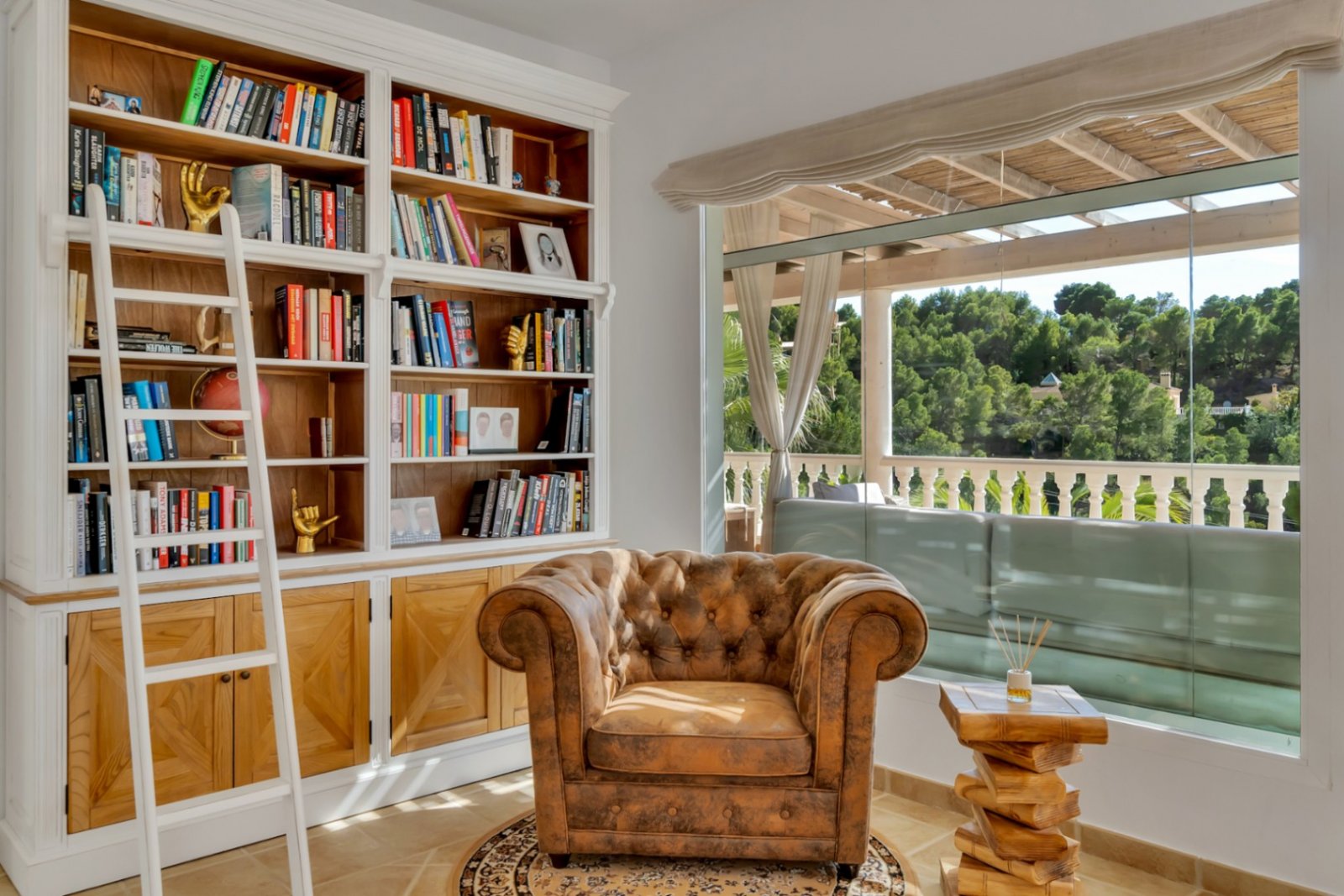 Villa in mediterranem Stil mit beheiztem Pool und viel Privatsphäre in der Nähe des Golfplatzes von Altea
