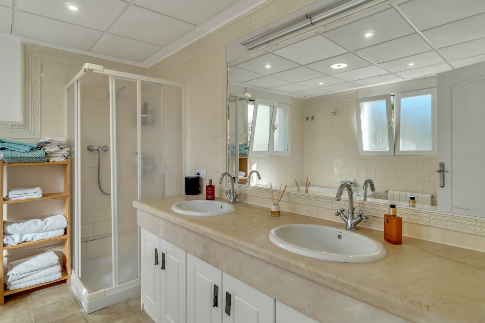 Villa in mediterranem Stil mit beheiztem Pool und viel Privatsphäre in der Nähe des Golfplatzes von Altea