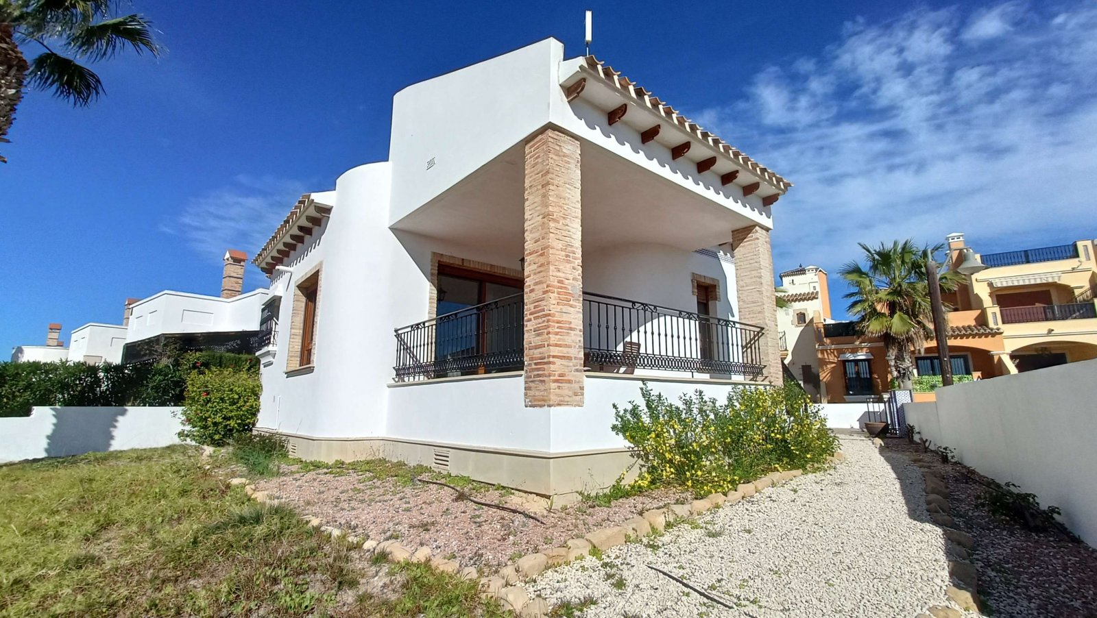 Villa mit 3 Schlafzimmern, 2 Bädern, Kfz-Stellplatz und Gemeinschaftspool im La Finca Golf Resort