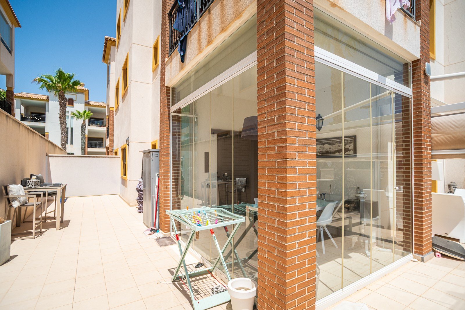 Wunderschönes Appartement mit 2 Schlafzimmern, 2 Bädern und Tiefgaragenstellplatz in exklusiver Anlage mit Gemeinschaftspools und vielem mehr