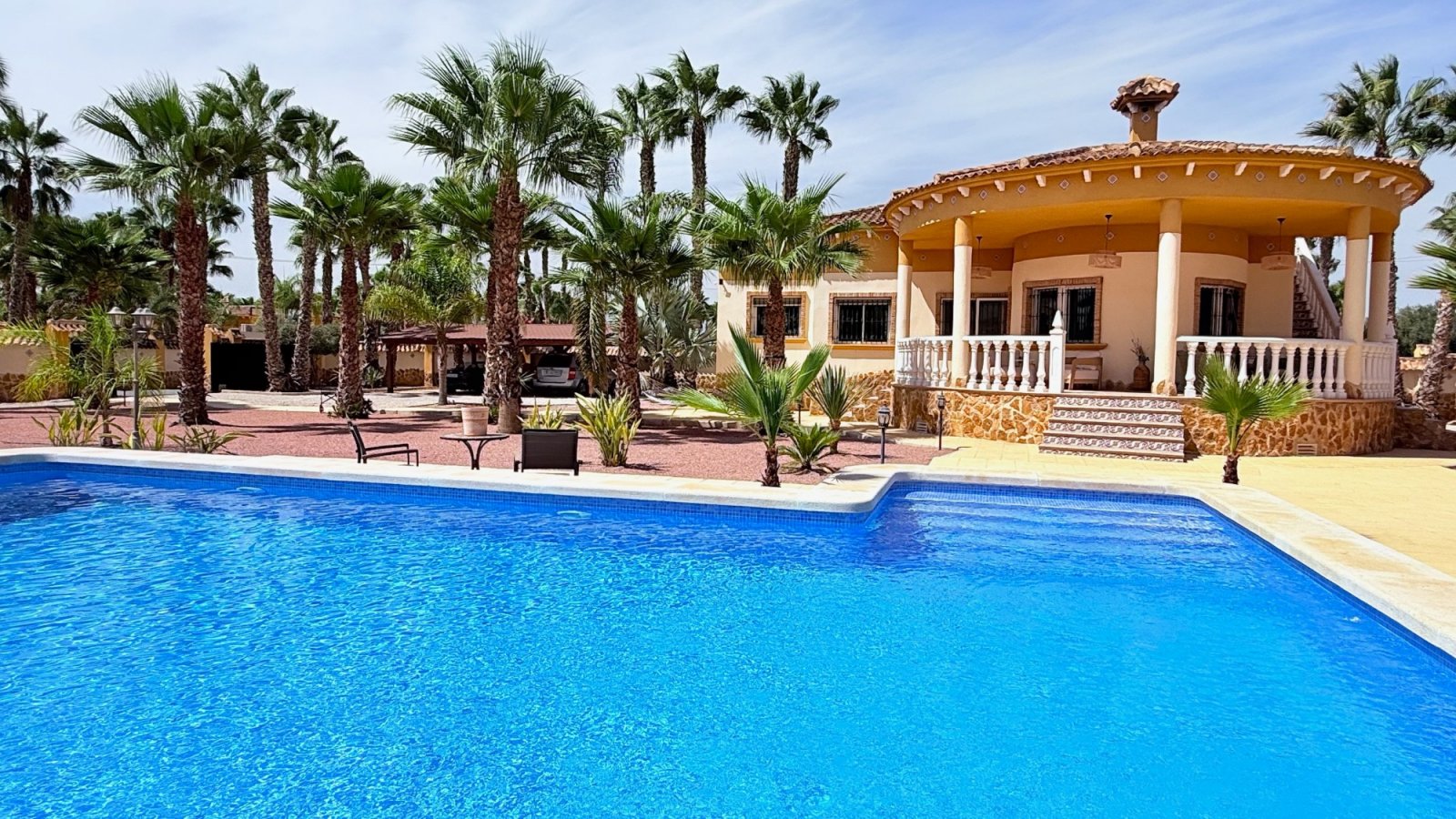 Catral: Komplett renovierte Villa mit privatem Pool auf einem großzügigen Grundstück Catral: Komplett renovierte Villa mit privatem Pool auf einem großzügigen Grundstück