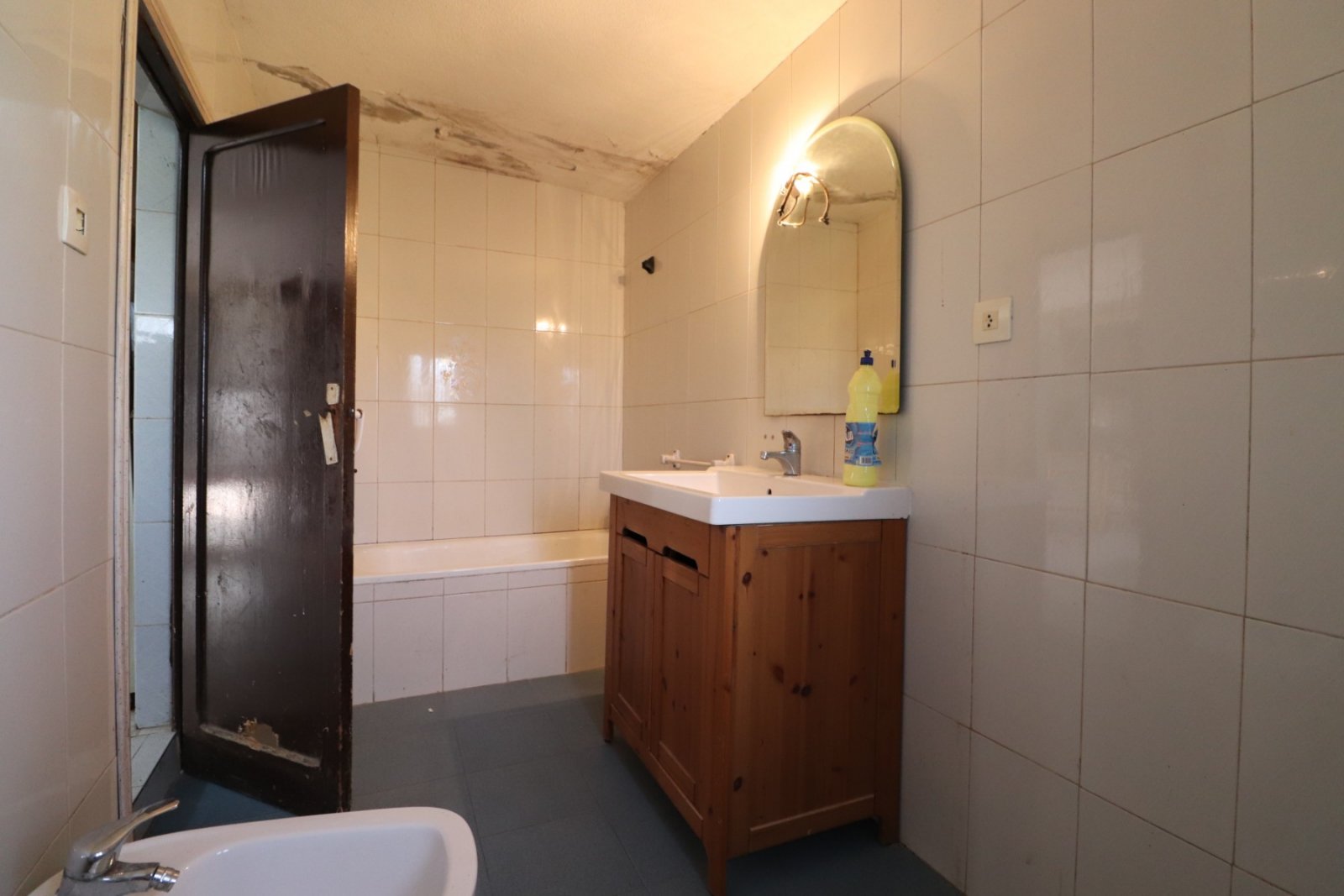 Freistehendes Haus mit 5 Schlafzimmern, 2 Bädern, Garage und schönem Ausblick