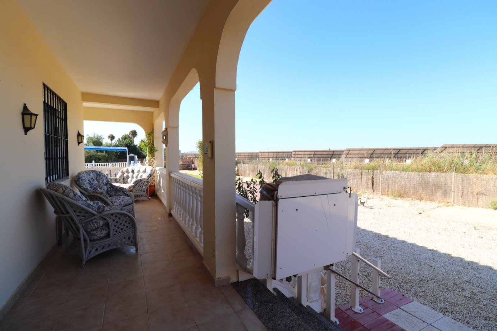 Landhaus-Villa mit 3 Schlafzimmern, 2 Bädern, Garage, Privatpool und schönem Ausblick