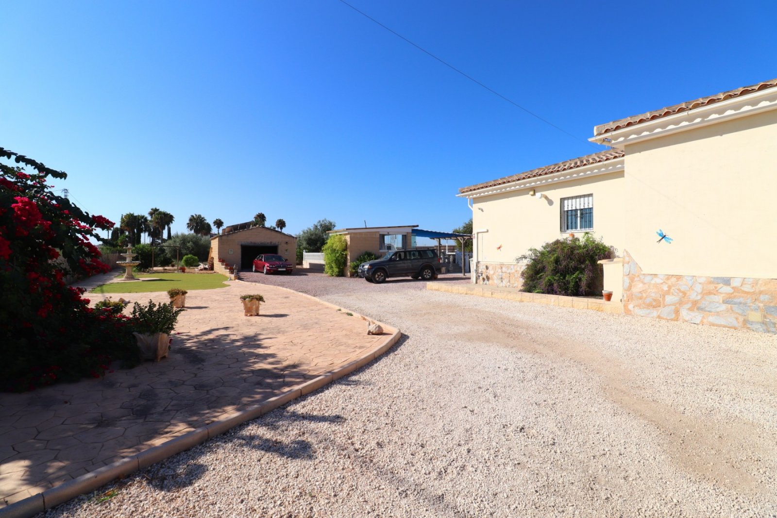 Landhaus-Villa mit 3 Schlafzimmern, 2 Bädern, Garage, Privatpool und schönem Ausblick