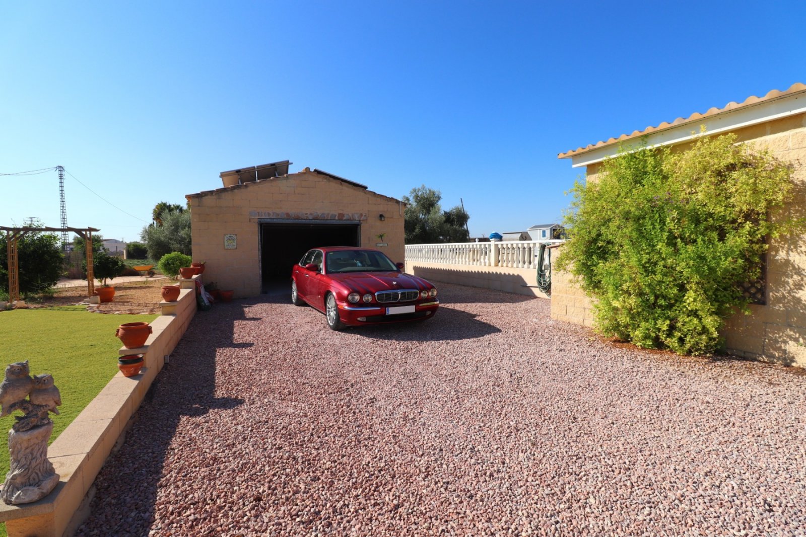 Landhaus-Villa mit 3 Schlafzimmern, 2 Bädern, Garage, Privatpool und schönem Ausblick