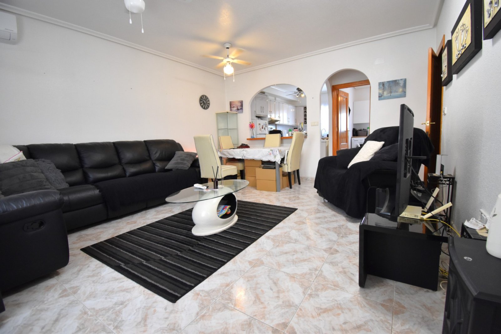 Reihenhaus mit 4 Schlafzimmern, 2 Bädern und Gemeinschaftspools in Playa Flamenca