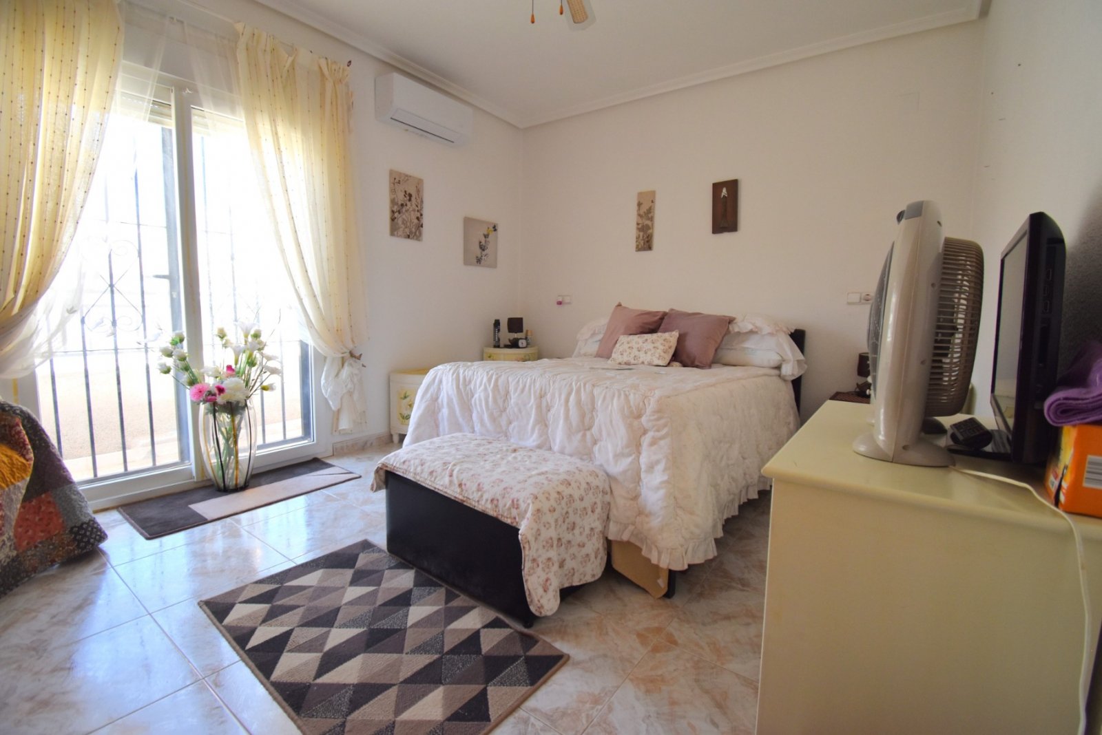Reihenhaus mit 4 Schlafzimmern, 2 Bädern und Gemeinschaftspools in Playa Flamenca