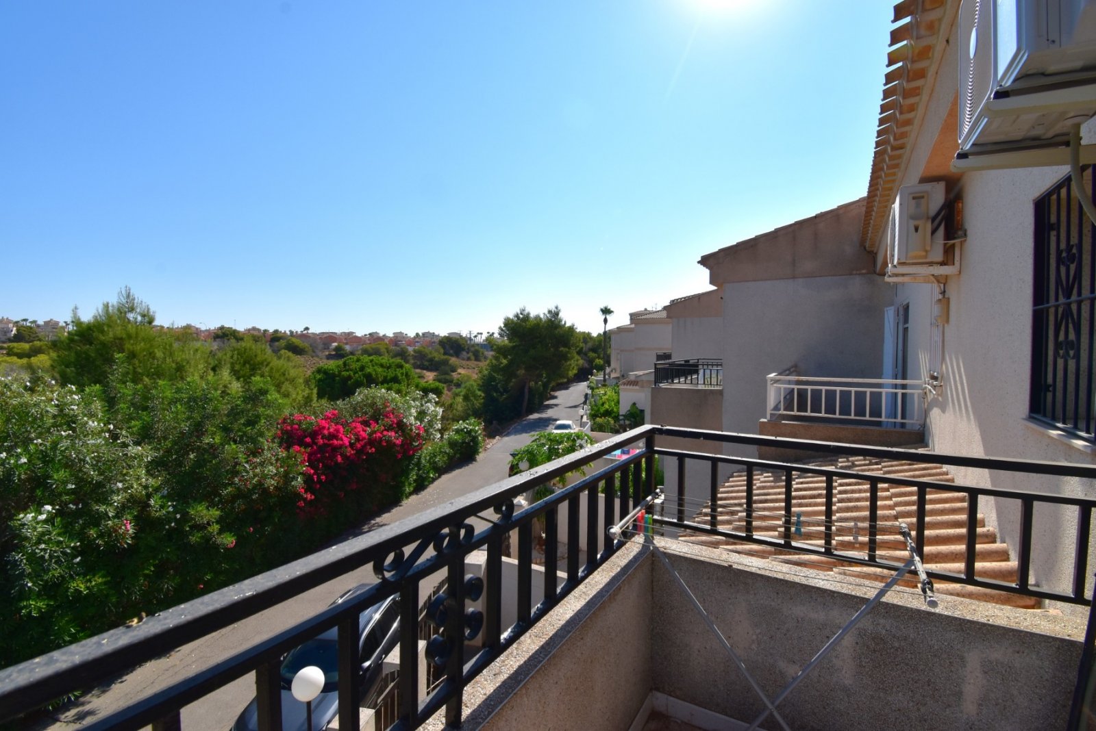 Reihenhaus mit 4 Schlafzimmern, 2 Bädern und Gemeinschaftspools in Playa Flamenca