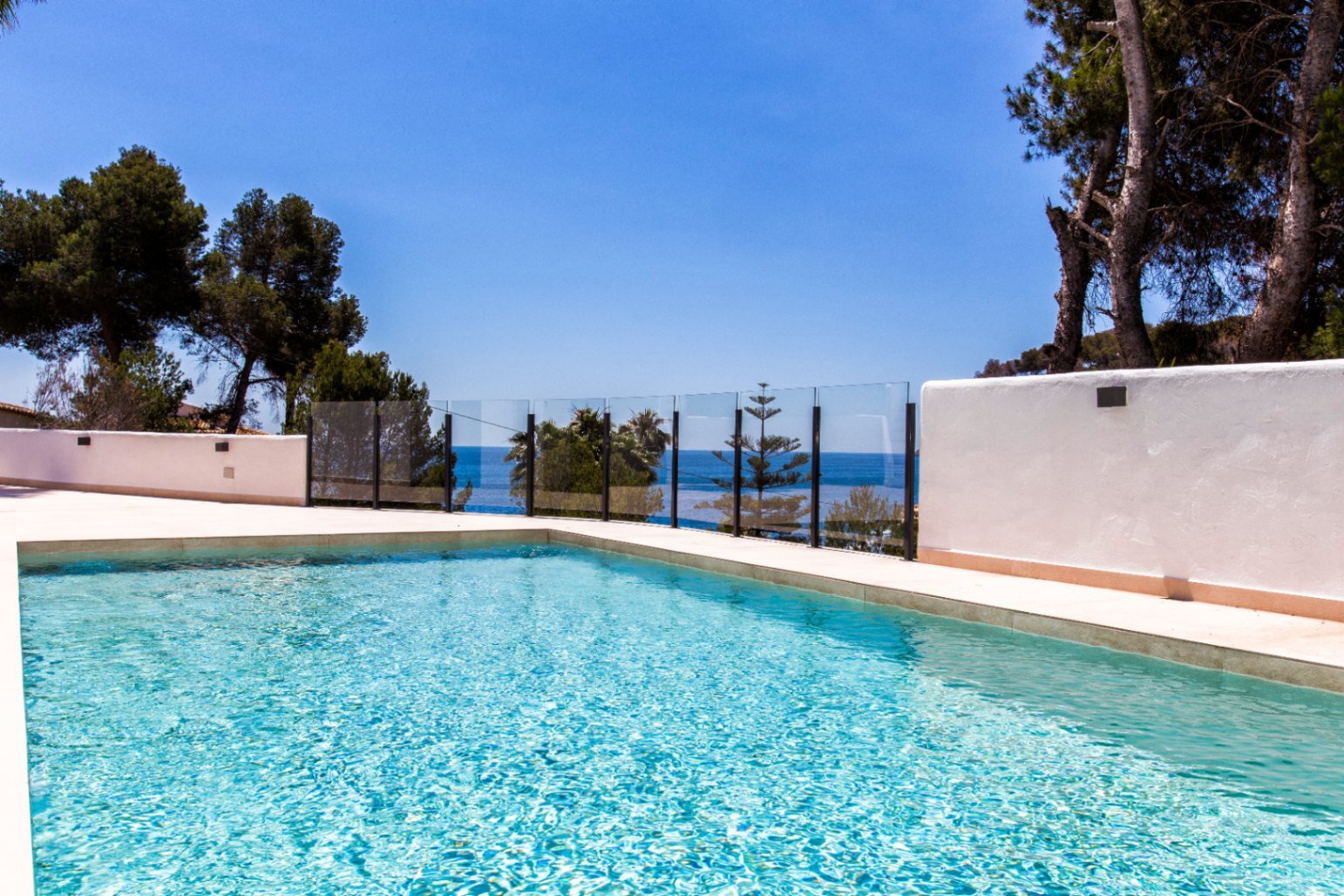 Wunderschön renovierte Villa mit 4 Schlafzimmern, 4 Bädern, Privatpool und Meerblick in Cala Advocat