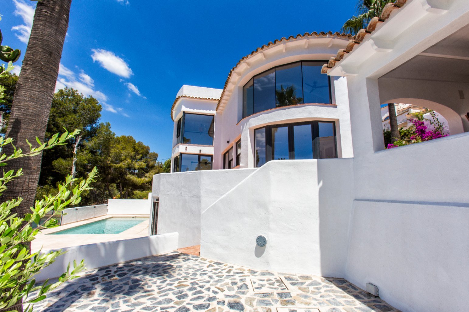 Wunderschön renovierte Villa mit 4 Schlafzimmern, 4 Bädern, Privatpool und Meerblick in Cala Advocat