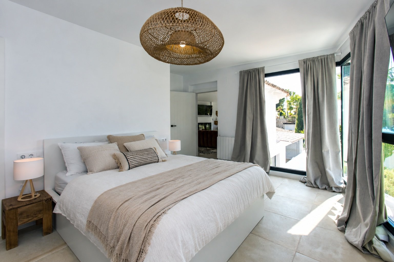 Wunderschön renovierte Villa mit 4 Schlafzimmern, 4 Bädern, Privatpool und Meerblick in Cala Advocat