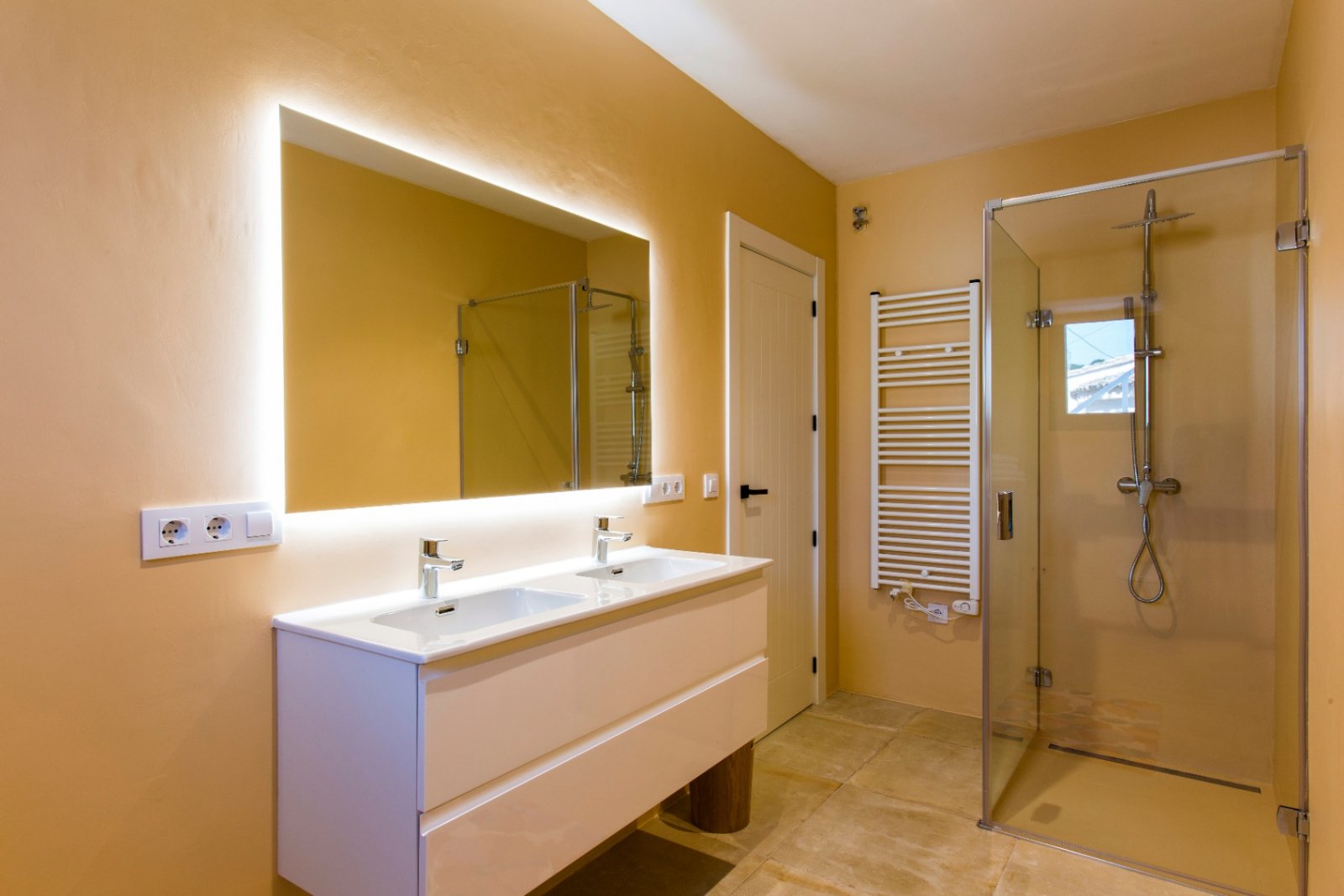 Wunderschön renovierte Villa mit 4 Schlafzimmern, 4 Bädern, Privatpool und Meerblick in Cala Advocat