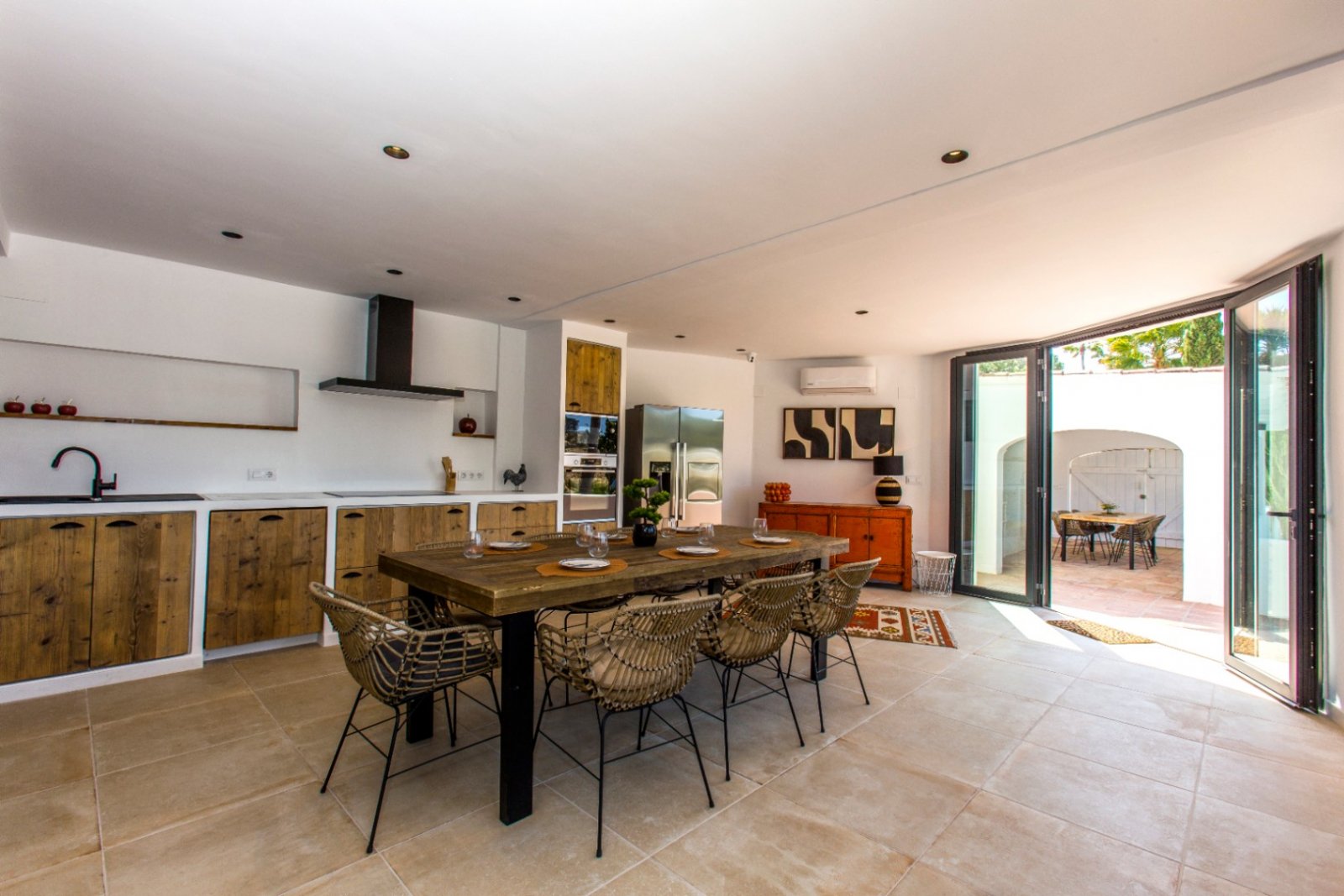 Wunderschön renovierte Villa mit 4 Schlafzimmern, 4 Bädern, Privatpool und Meerblick in Cala Advocat