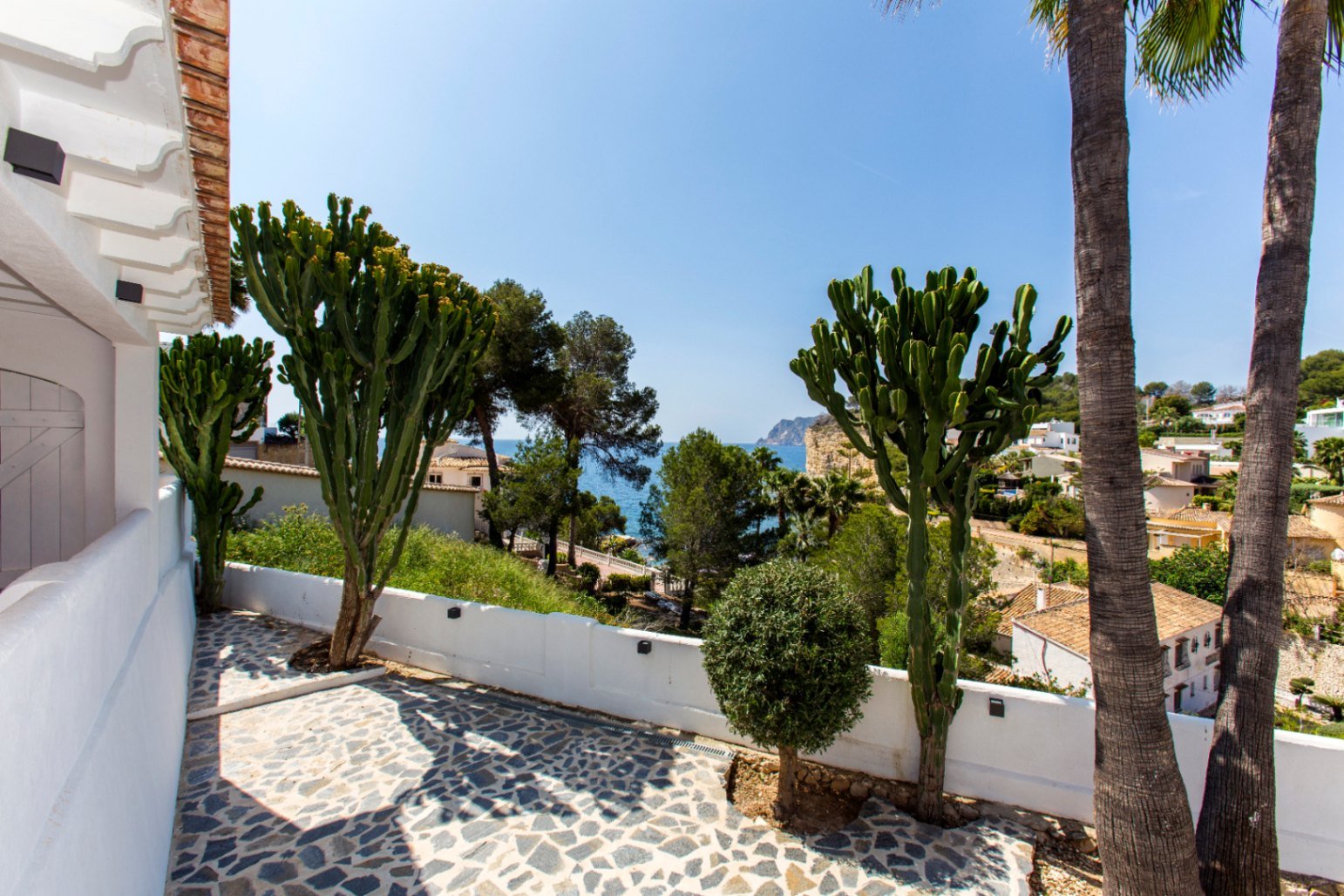 Wunderschön renovierte Villa mit 4 Schlafzimmern, 4 Bädern, Privatpool und Meerblick in Cala Advocat