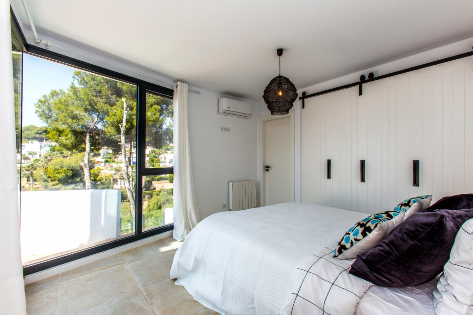 Wunderschön renovierte Villa mit 4 Schlafzimmern, 4 Bädern, Privatpool und Meerblick in Cala Advocat