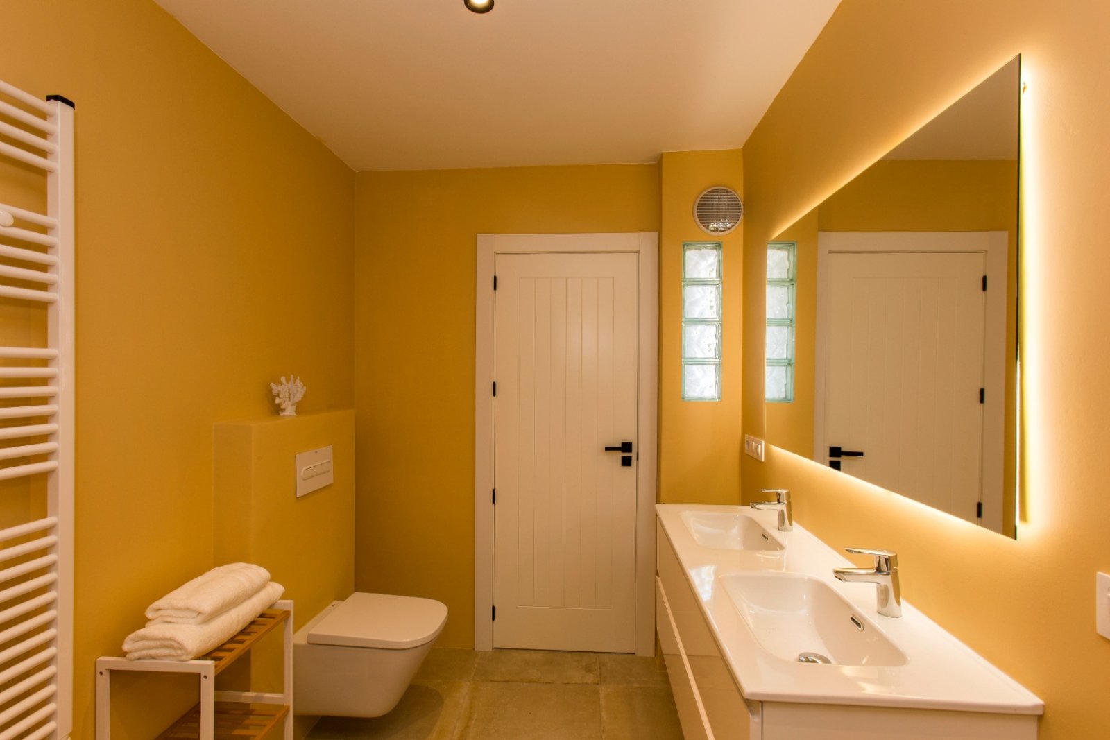 Wunderschön renovierte Villa mit 4 Schlafzimmern, 4 Bädern, Privatpool und Meerblick in Cala Advocat