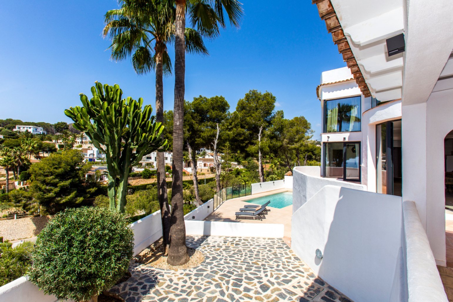 Wunderschön renovierte Villa mit 4 Schlafzimmern, 4 Bädern, Privatpool und Meerblick in Cala Advocat