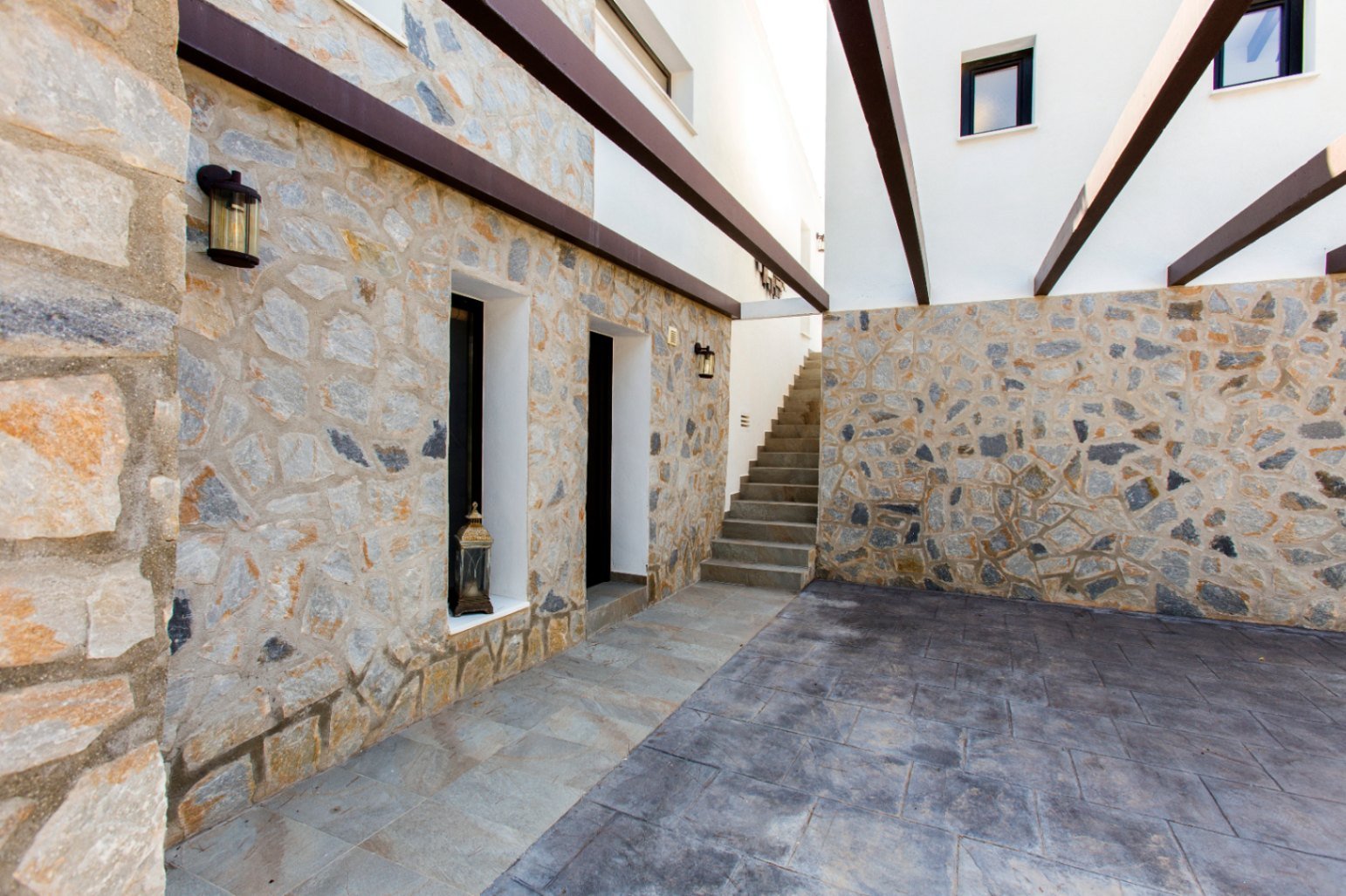 Stilvoll renovierte Villa mit Meerblick, Südlage, großem Pool, Außenküche, Fußbodenheizung, Solarpanelen und luxuriöser Ausstattung