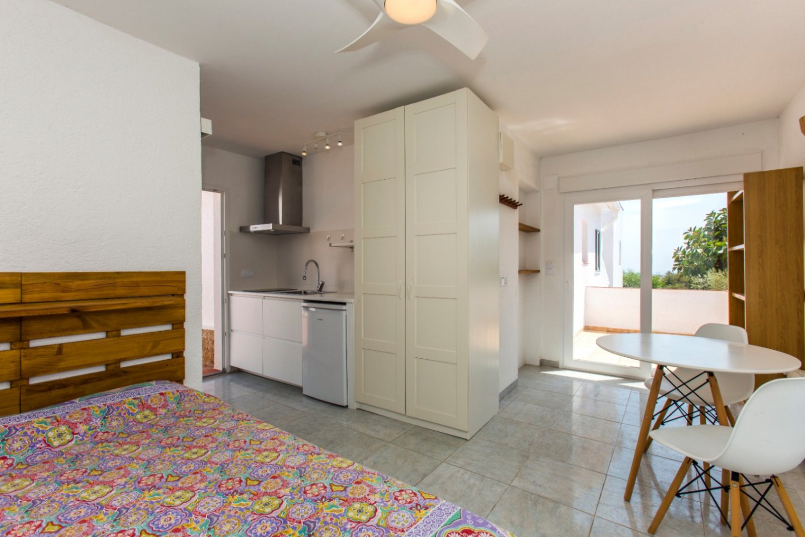 Villa in Monte Pedreguer mit Meerblick, Gästeunterkunft, vier Schlafzimmern, ebenem Grundstück, Dachterrasse und Platz für einen Pool
