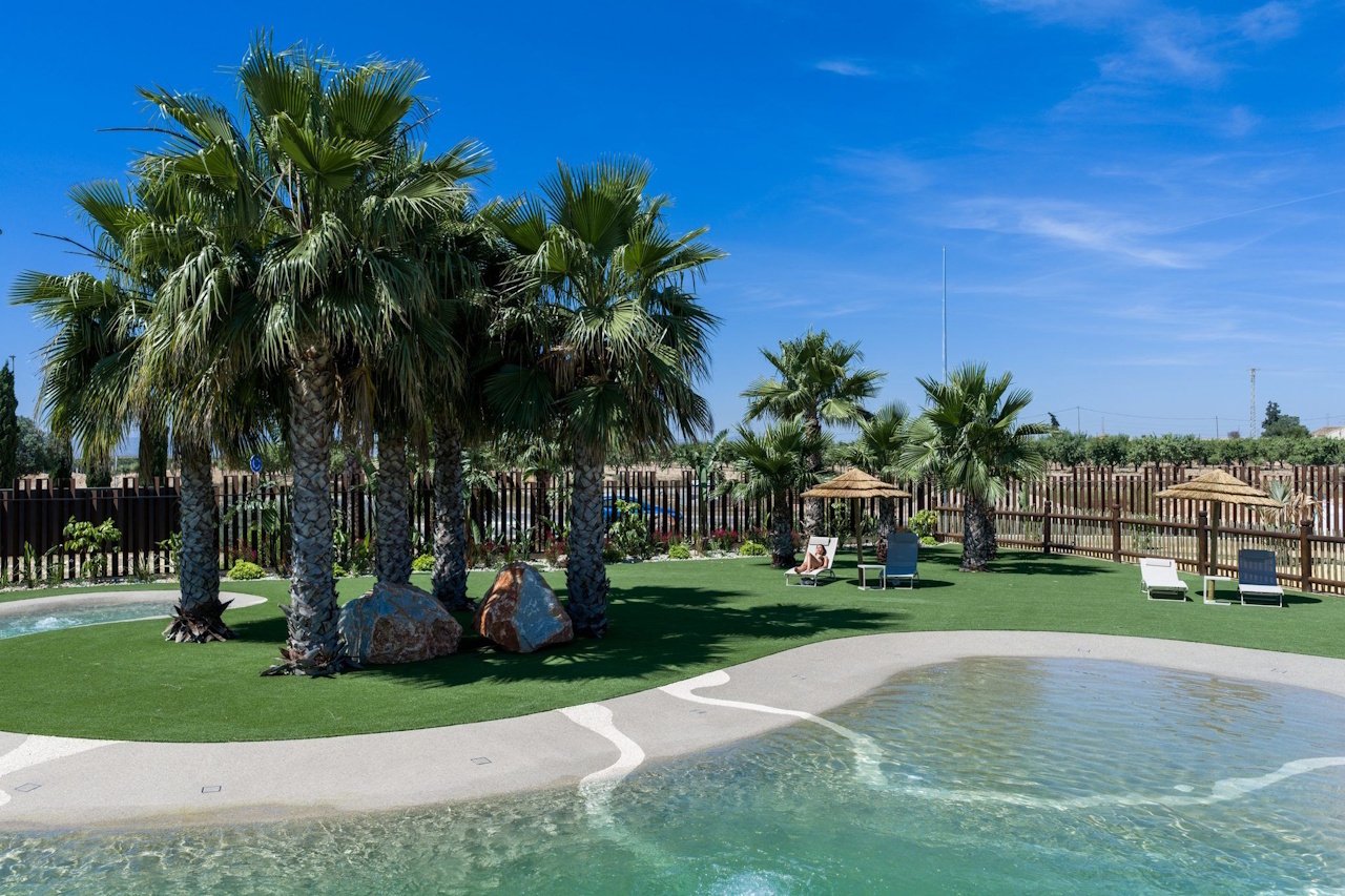 Erdgeschoss-Wohnungen mit 3 Schlafzimmern, 2 Bädern, Kfz-Stellplatz und Gemeinschaftspool im El Alba Mediterranean Resort