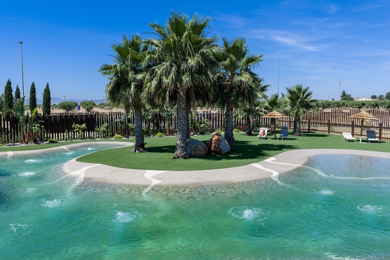 Erdgeschoss-Wohnungen mit 3 Schlafzimmern, 2 Bädern, Kfz-Stellplatz und Gemeinschaftspool im El Alba Mediterranean Resort
