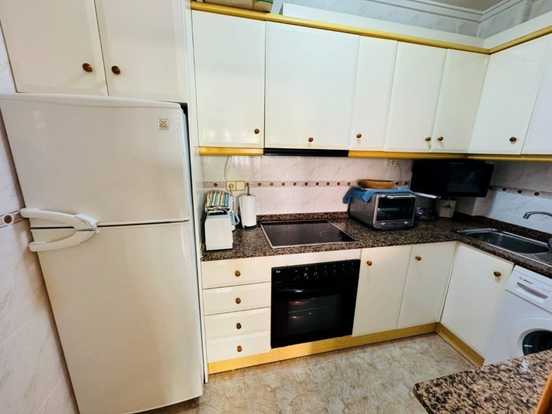 Erdgeschosswohnung mit 2 Schlafzimmern, 1 Bad, Tiefgaragenstellplatz und Gemeinschaftspool nur 300 m vom Strand