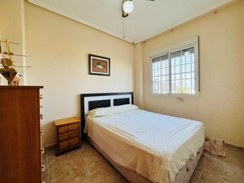 Erdgeschosswohnung mit 2 Schlafzimmern, 1 Bad, Tiefgaragenstellplatz und Gemeinschaftspool nur 300 m vom Strand