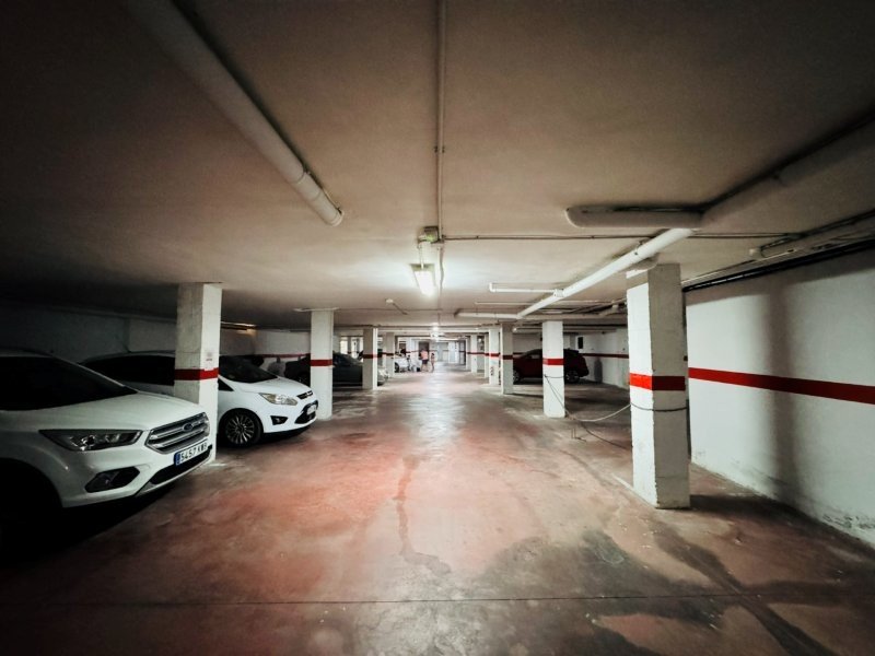 Erdgeschosswohnung mit 2 Schlafzimmern, 1 Bad, Tiefgaragenstellplatz und Gemeinschaftspool nur 300 m vom Strand
