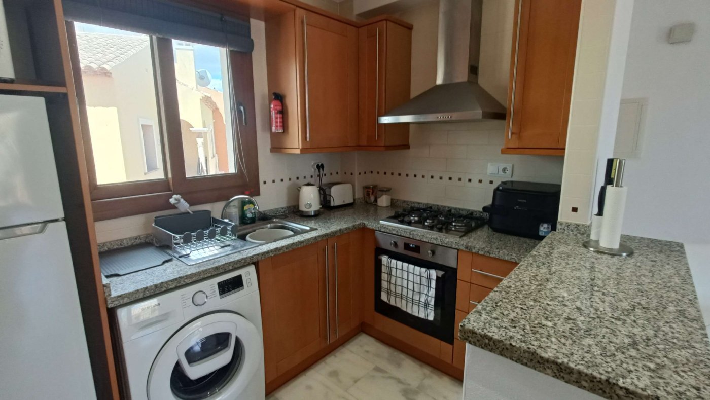 Wunderschöne Obergeschosswohnung mit 2 Schlafzimmern, 2 Bädern und eigener Dachterrasse mit fantastischem Blick über den Golfplatz