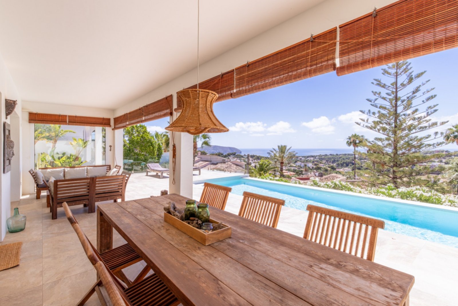 Moderne Villa mit spektakulärem Meerblick