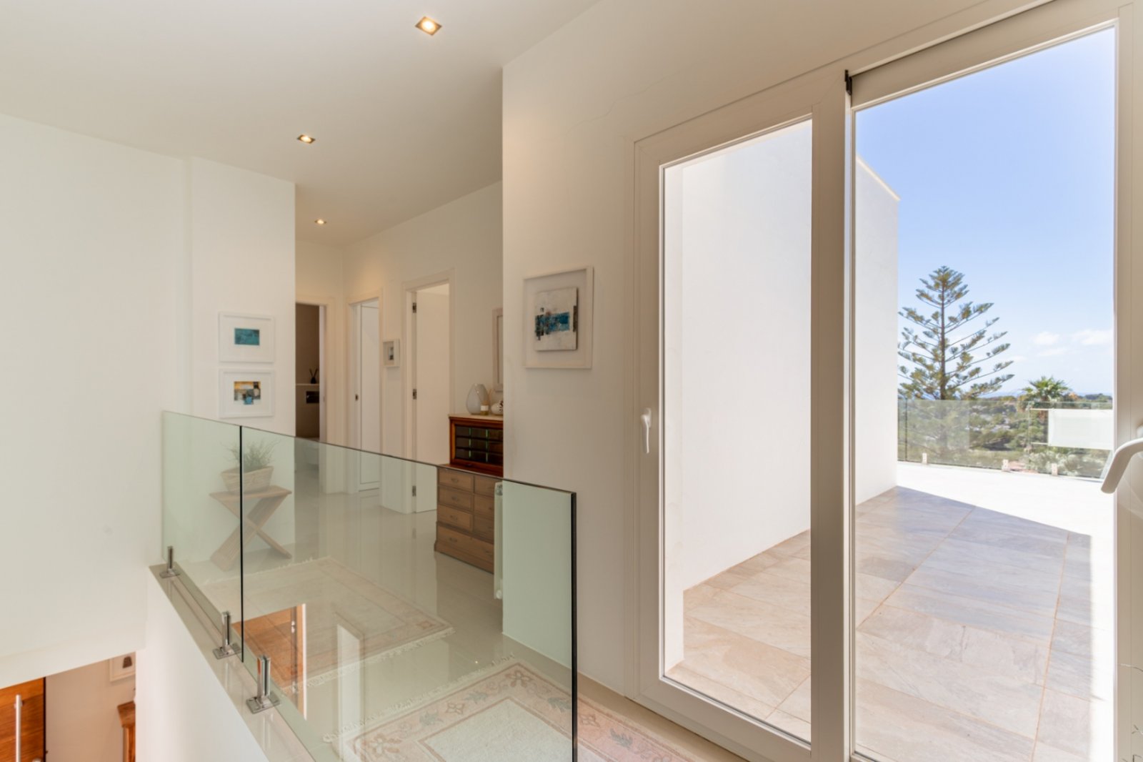 Moderne Villa mit spektakulärem Meerblick