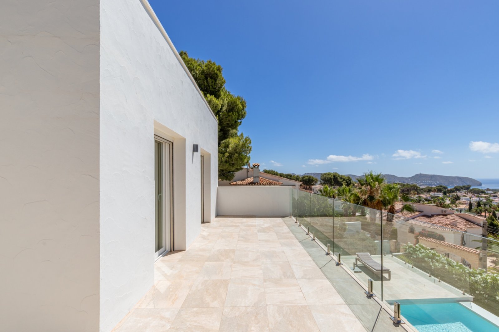 Moderne Villa mit spektakulärem Meerblick