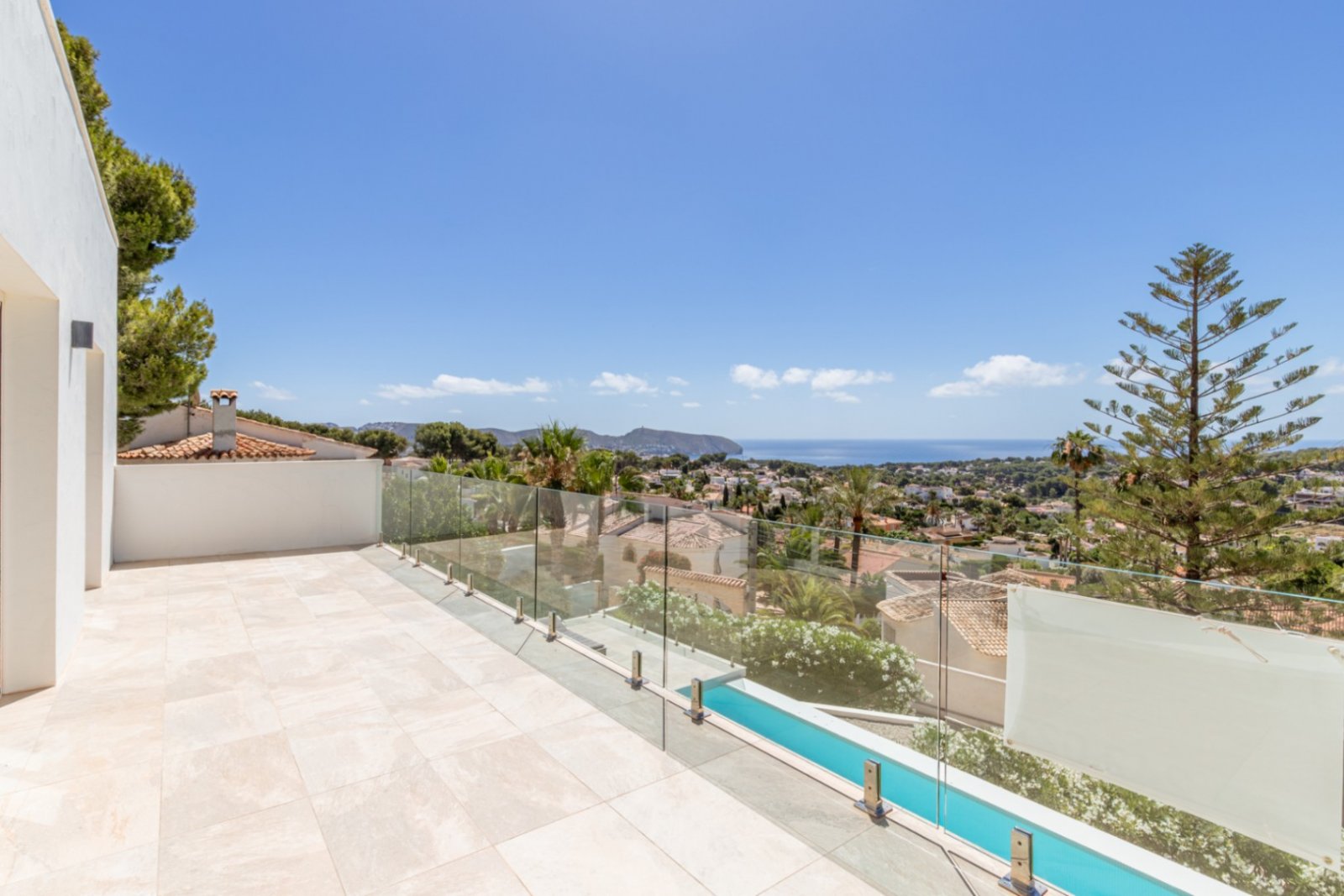 Moderne Villa mit spektakulärem Meerblick