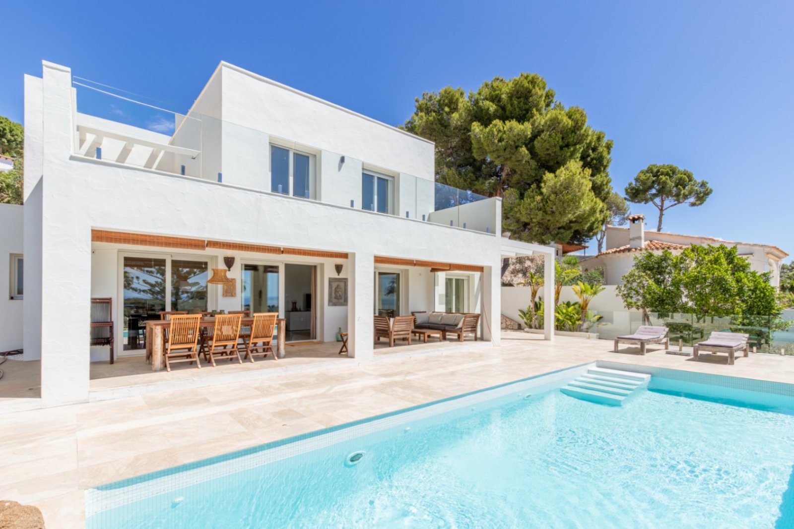 Moderne Villa mit spektakulärem Meerblick