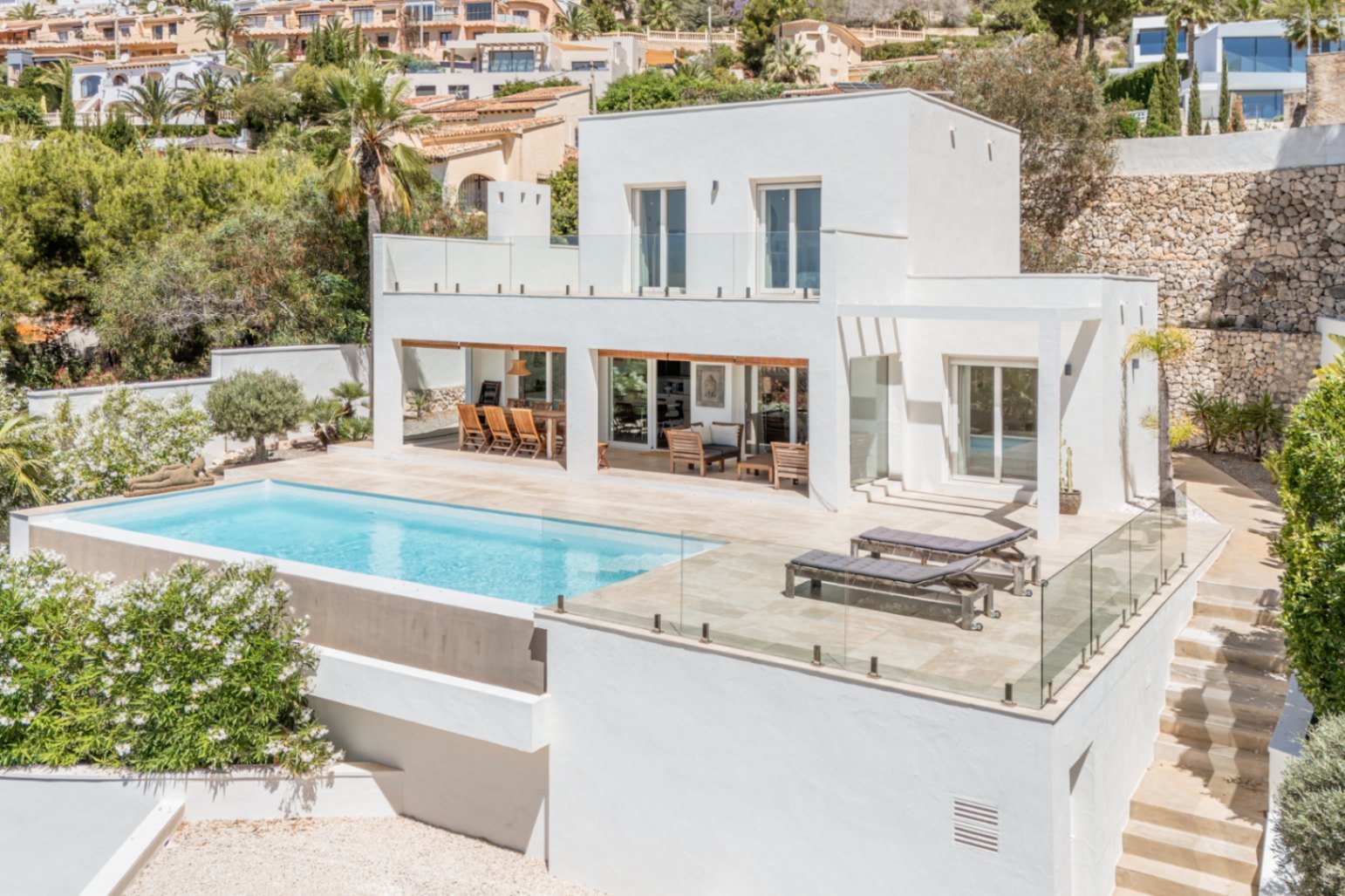 Moderne Villa mit spektakulärem Meerblick