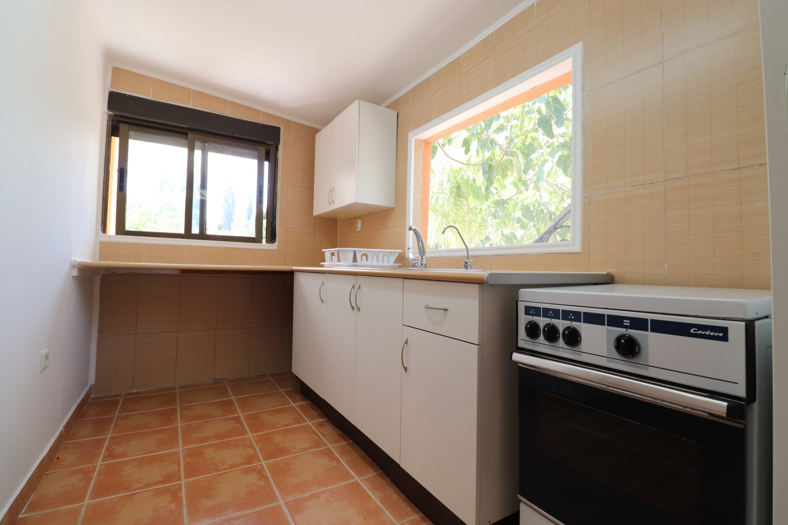 Wunderschöne Landhaus-Villa mit 7 Schlafzimmern, 5 Bädern, Privatpool und schönem Ausblick auf großem Grundstück